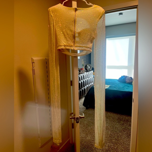 Two piece sequin mini skirt set. Never Worn. - Picture 3 of 5